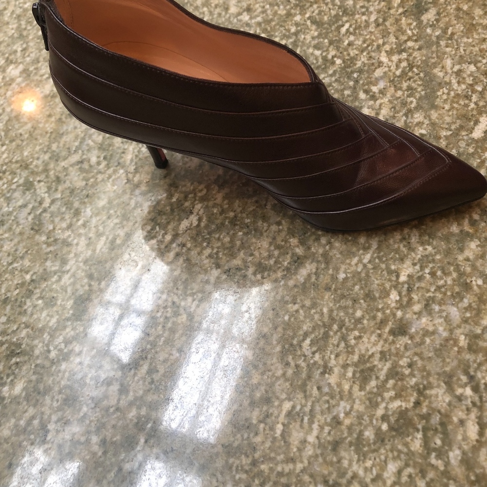 CHRISTIAN LOUBOUTIN Leather Pointed-Toe Booties - Picture 2 of 8